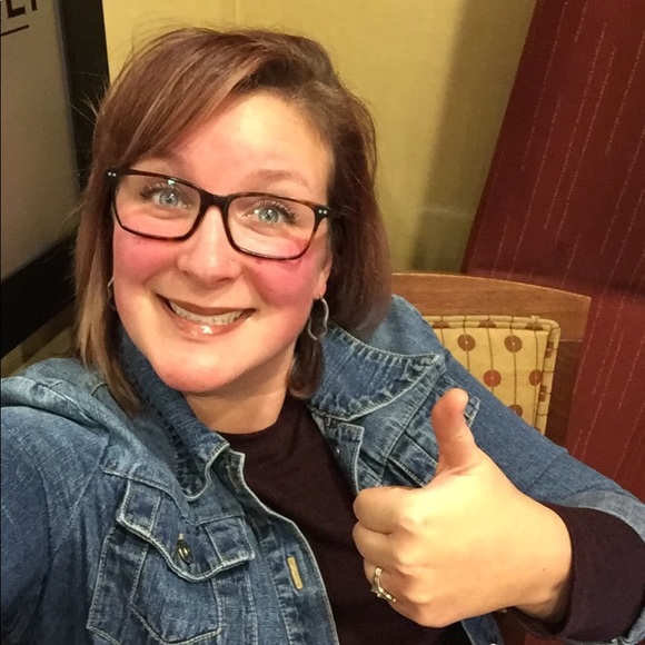 Meet your Posher, Christa - Picture 1 of 1